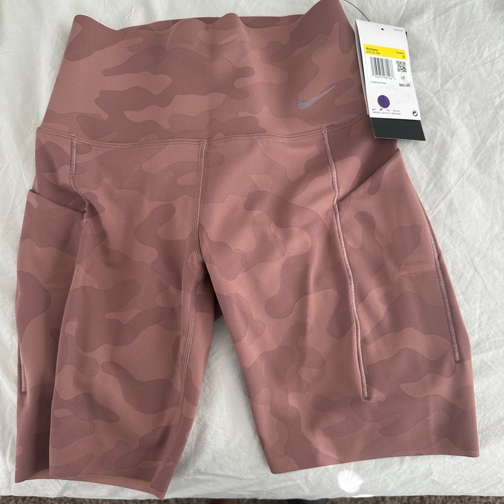 Women’s nike universa medium support high rise 8” length shorts